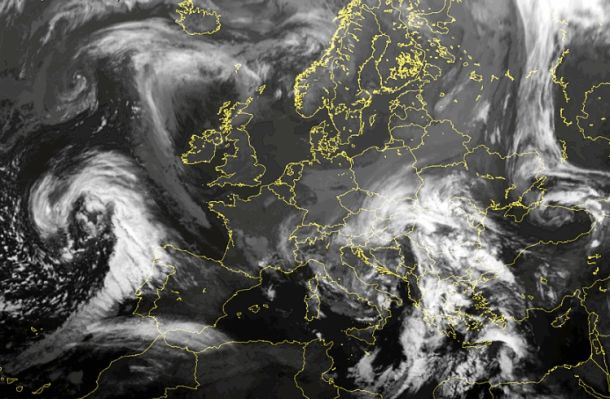 Nubi sull'Europa mostrate dal satellite Meteosat (fonte Lamma)