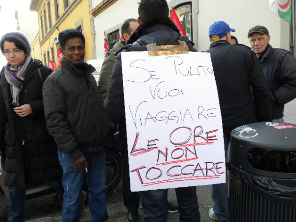 Uno degli slogan dei lavoratori