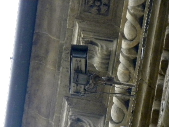 Una telecamera in azione nel centro cittadino