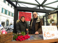 Giulia del chiosco dei fiori e Moreno del banco dei libri