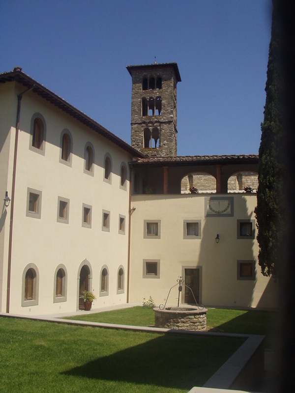 Il chiostro dell'Abbazia delle Suore Benedettine di clausura di Rosano