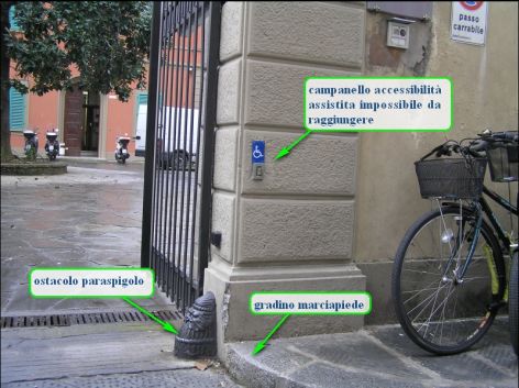 Criticità anche per l'ingresso riservato ai disabili (foto: Patrizia Pepe)