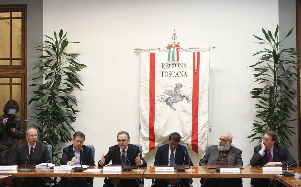 La firma dell'accordo (Foto Torrini fotogiornalismo)