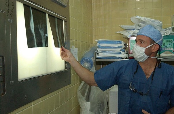 A Prato impazza la medicina "low cost" (autore:Tech. Sgt. Cohrs, U.S. Army)