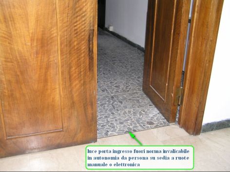 Le porte degli uffici non sono sufficientemente ampie per muoversi in libertà (foto: Patrizia Pepe)