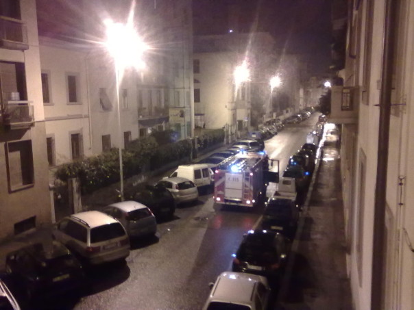 Intervento dei vigili del fuoco in via Varchi