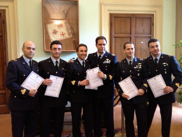 Un gruppo di ufficiali dell'Aeronautica al termine del master