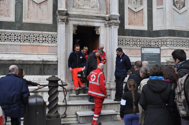 Dopo un malore, 50enne viene accompagnato giù dal Campanile di Giotto