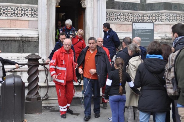 Dopo un malore, 50enne viene accompagnato giù dal Campanile di Giotto