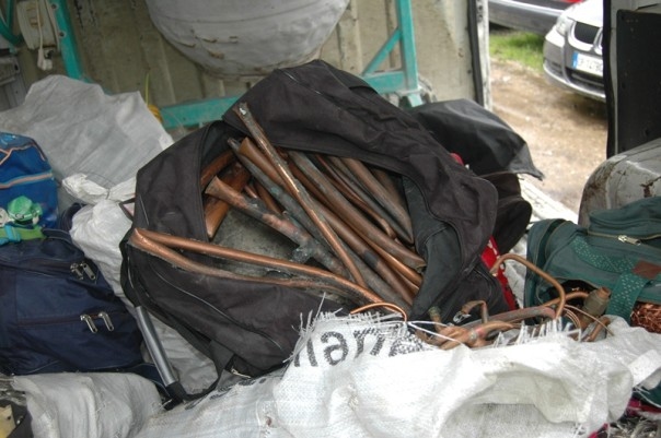 Tubi e grondaie di rame recuperati dai carabinieri