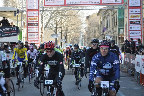 La partenza della gara stamani in viale Milton a Firenze