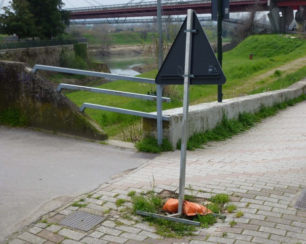 Alle Cascine una buca "storica"