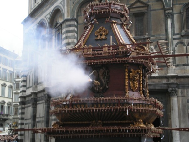 Oggi alle 11 il tradizionale Scoppio del Carro