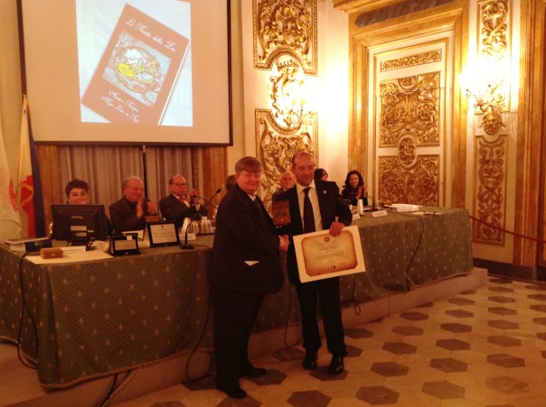 Da sinistra Vladimiro Barberio presidente dell'Associazione Nazionale Italo-Filippina Giustizia e Diritto e Fabio Fanfani, console onorario delle Filippine a Firenze