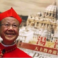 Il cardinale John Tong Hon