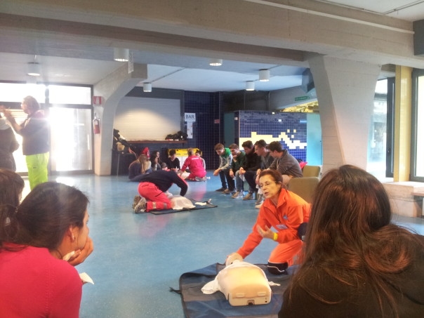 I ragazzi assistono al corso