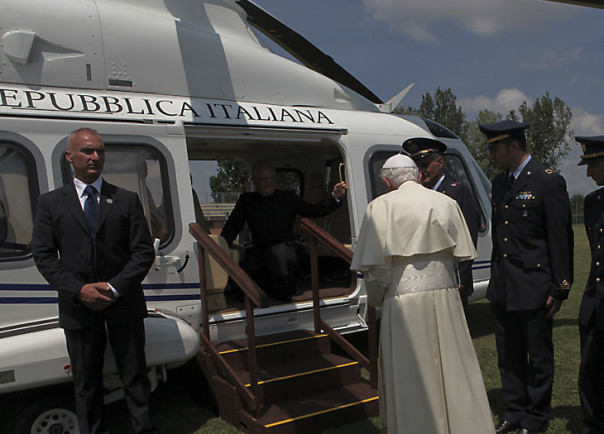 Bendetto XVI lascia il pontificato