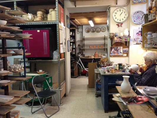 Il laboratorio di Sbigoli con i forni per la produzione