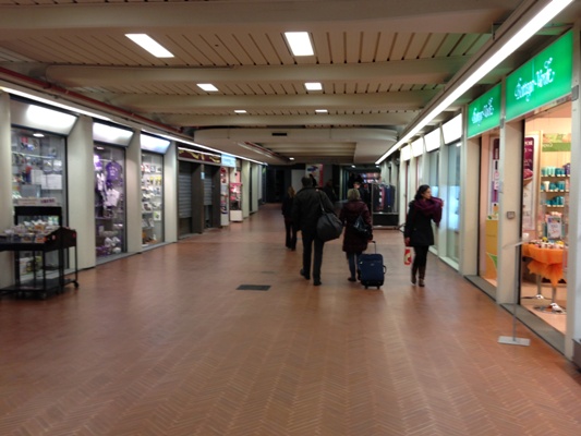 Il tratto del sottopasso della stazione Santa Maria Novella due anni dopo la vendita ai privati da parte del Comune di Firenze