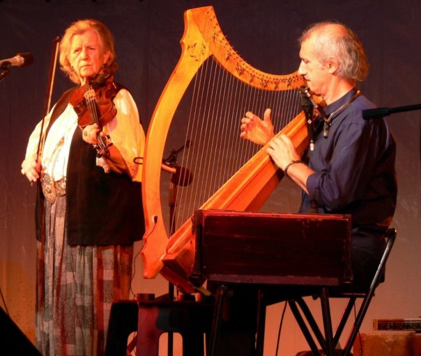 Giulia Lorimer e Stefano Corsi dei Whisky Trail, protagonisti della 18ma edizione di "Irlanda in festa" all'Obihall di Firenze.