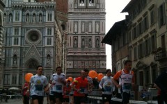 La corsa in piazza Duomo (Foto Half Marathon)