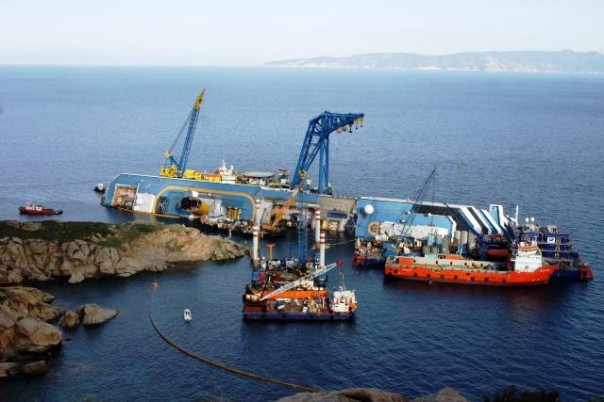 Il cantiere per la rimozione della Concordia al Giglio