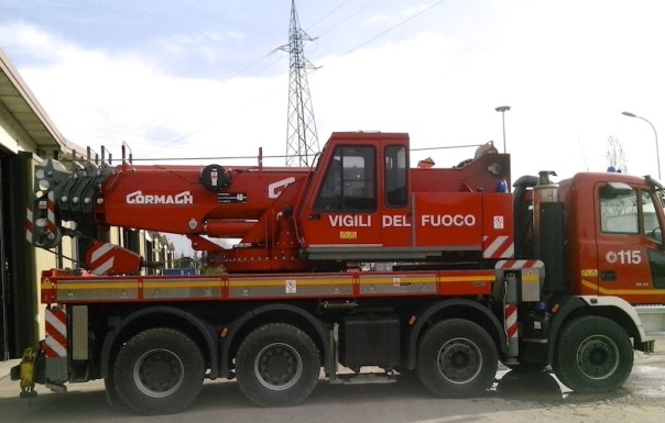 Il carro gru di Firenze Ovest intervenuto sull'incidente