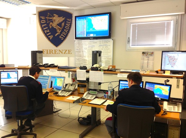 La centrale operativa del Compartimento Polizia Stradale della Toscana