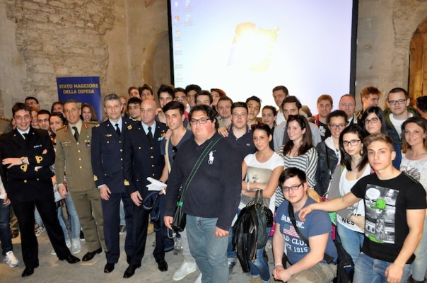 I partecipanti al seminario  della Difesa al salone dello Studente