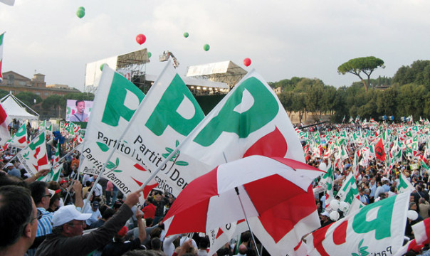 Bandiere del Pd ammainate in segno di protesta a Poggio a Caiano
