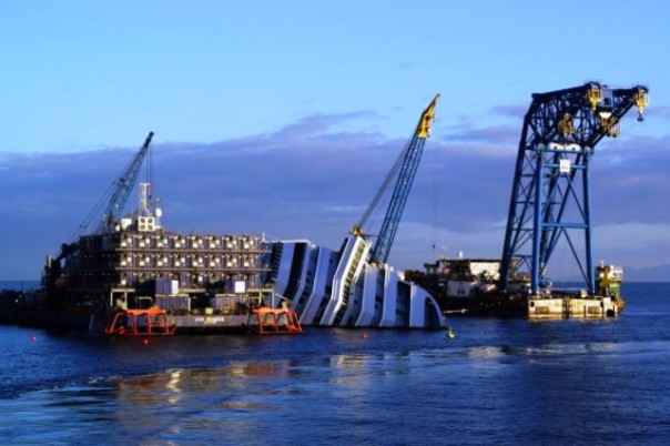Il relitto della Costa Concordia dovrebbe essere smantellato a Piombino