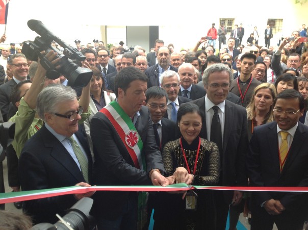 Matteo Renzi inaugura la mostra dell'artigianato