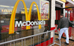 Crisi, anche McDonald's sconta l'hamburger