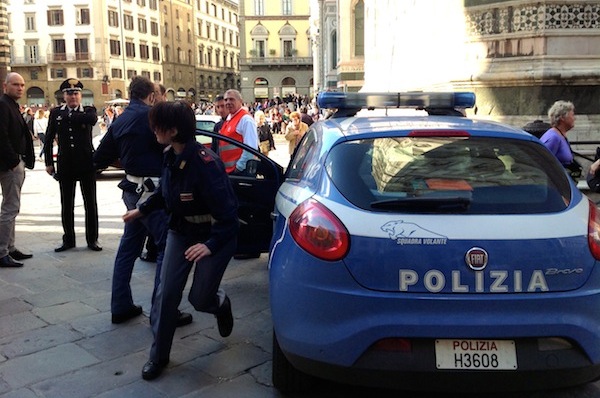 Uno dei momenti successivi all'aggressione