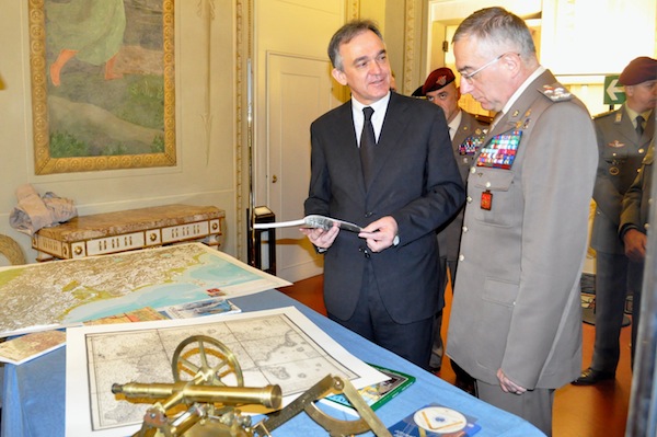 Il governatore Enrico Rossi e il generale Claudio Graziano