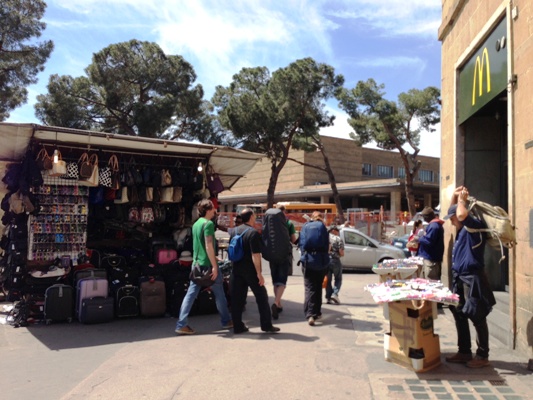 Il regno degli abusivi, atto III