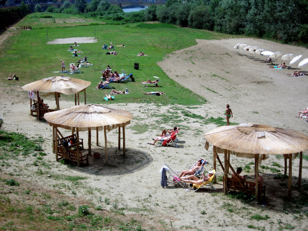 Attesa per la Spiaggia sull'Arno