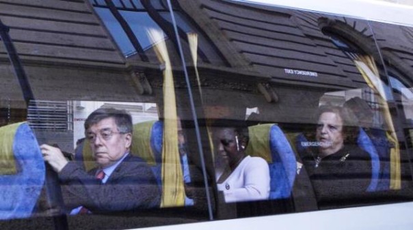 Ministri del Governo sul pulmino di Palazzo Chigi diretti a Spineto