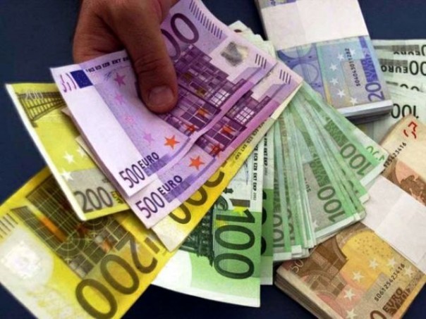 Frenano le spese a causa della crisi, in netto aumento la propensione al risparmio