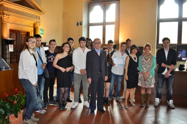 Un gruppo dei partecipanti al premio nel Salone dei Dugento in Palazzo Vecchio
