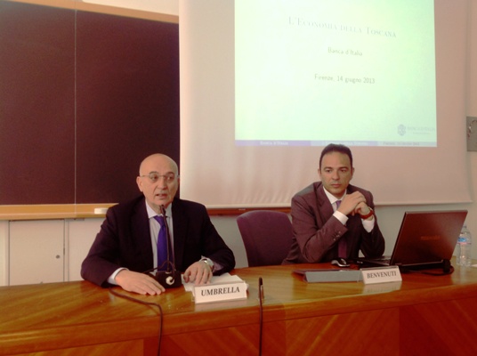 Il direttore Banca d'Italia di Firenze Vincenzo Umbrella durante la presentazione del rapporto