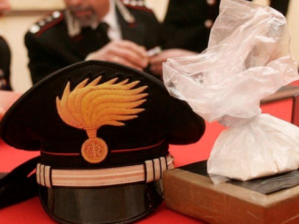 I carabinieri di Massa Marittima oltre agli arresti hanno sequestrato hashish, cocaina ed eroina