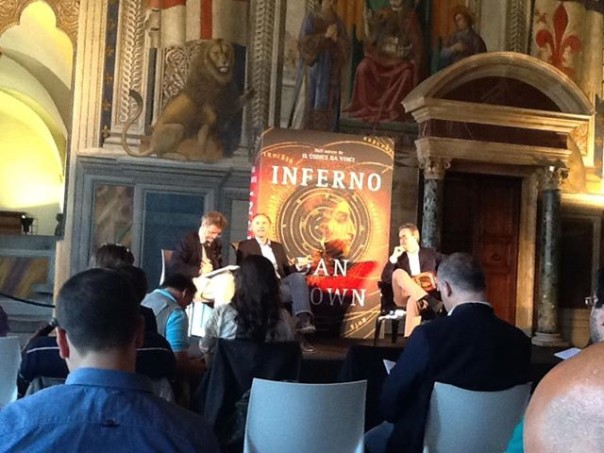 Un frammento della conferenza stampa di Dan Brown di questa mattina in Palazzo Vecchio