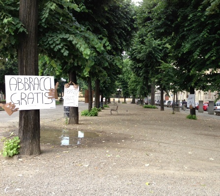 Free Hugs, piazza Indipendenza