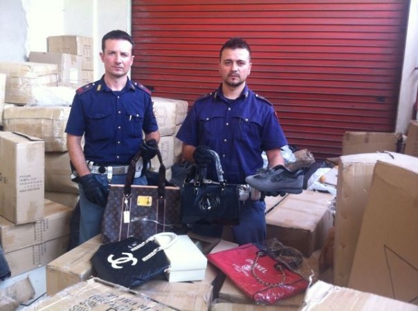 Le griffe false sequestrate dalla Polizia di Firenze a Brozzi