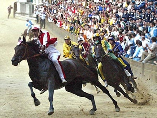 Il Palio di Siena torna il 16 agosto dedicato all'Assunta
