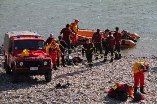 In Arno le ricerche dei Vigili del Fuoco