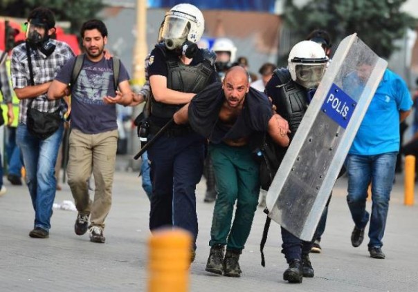 Daniele Stefanini, fotoreporter livornese, fermato dalla Polizia turca