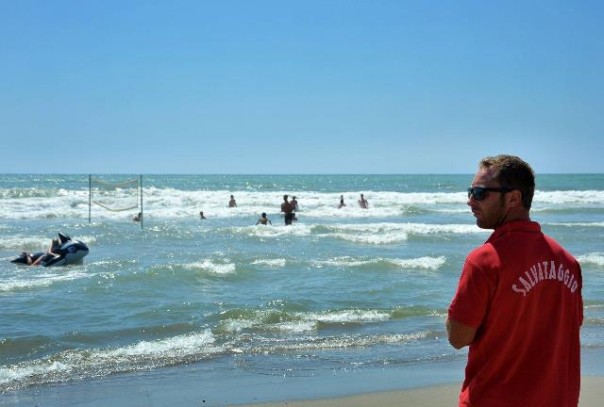 Spiaggia di Viareggio e i controlli dei bagnini