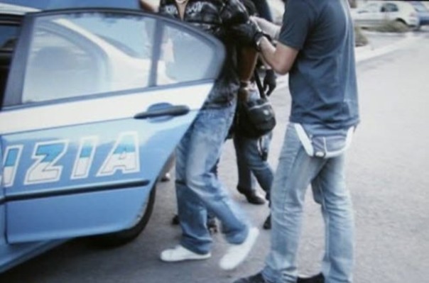 L'arresto del cinese 34enne nel reggiano operato dagli agenti del commissariato di Empoli